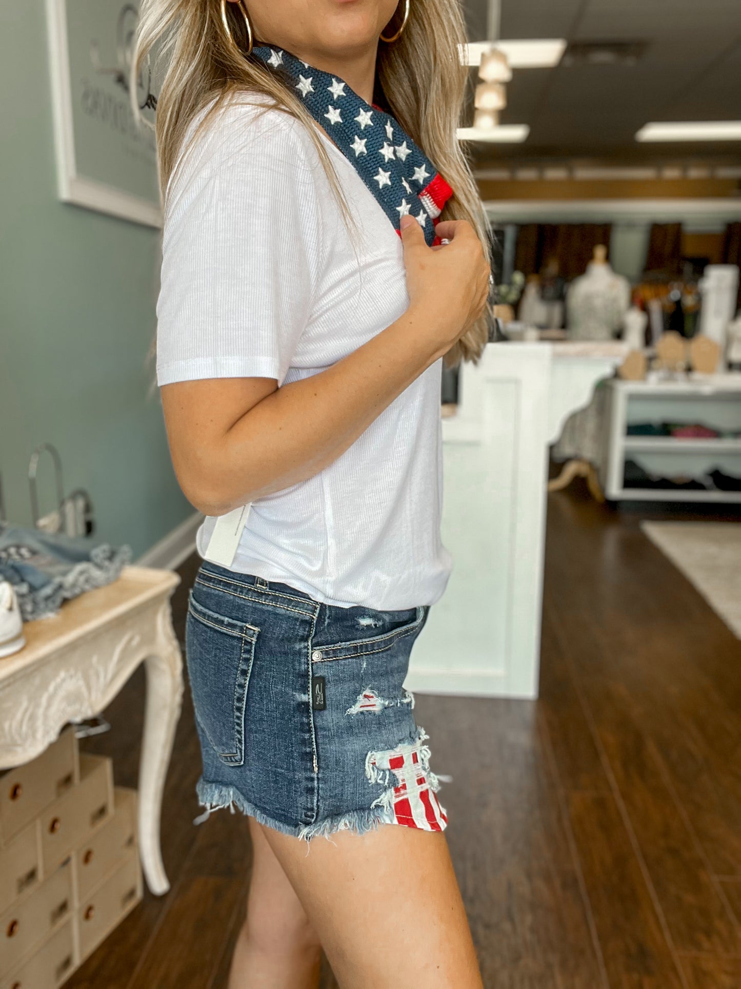 Boyfriend Flag Cut Off Short